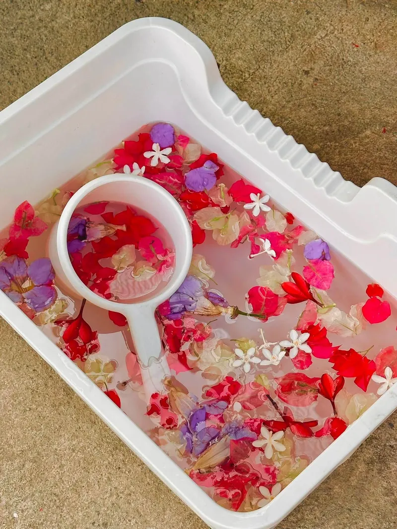 Flower-water basin and dipper for a purification ritual